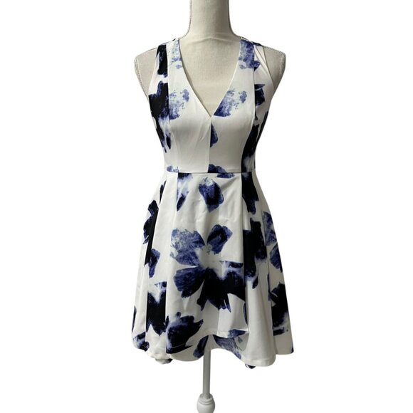 Lulus Blue & White Floral Fit & Flare‎ Babydoll Dress V-Neck Sleeveless Size S - Picture 10 of 11